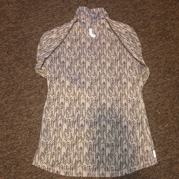 Lolë - Picture 2 of 2